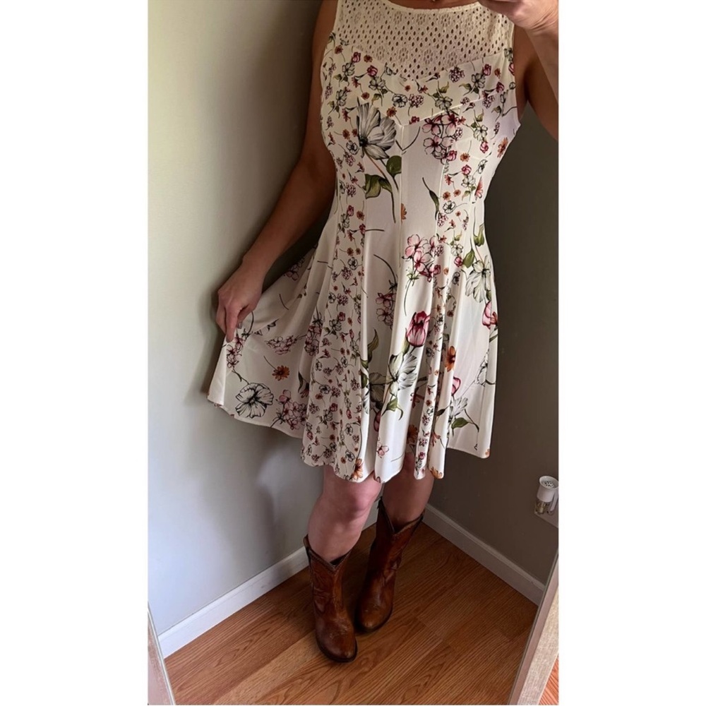 Julian Taylor Cream& Pink Floral Dress - Size 8